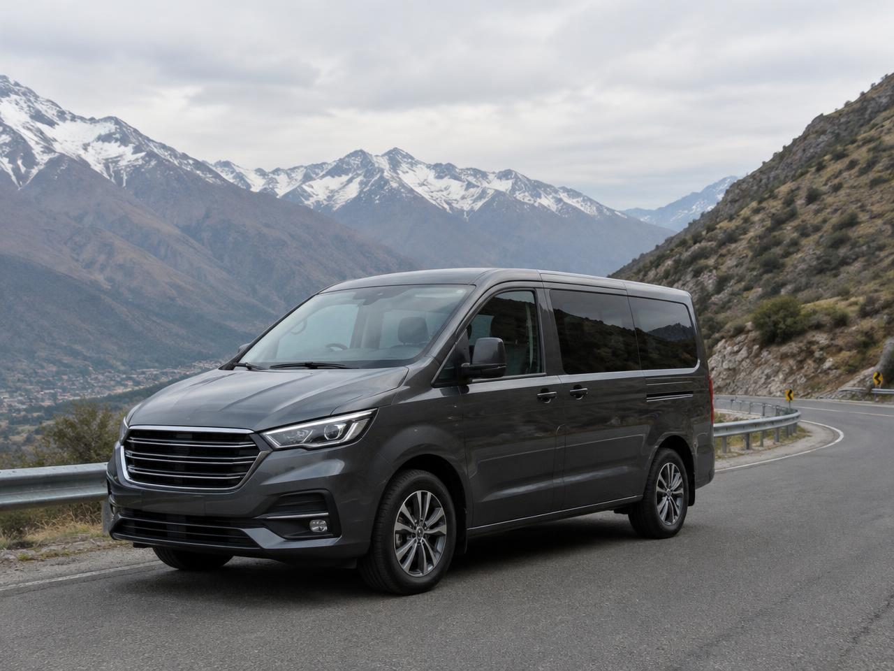 Van de transporte privado em estrada na Cordilheira dos Andes